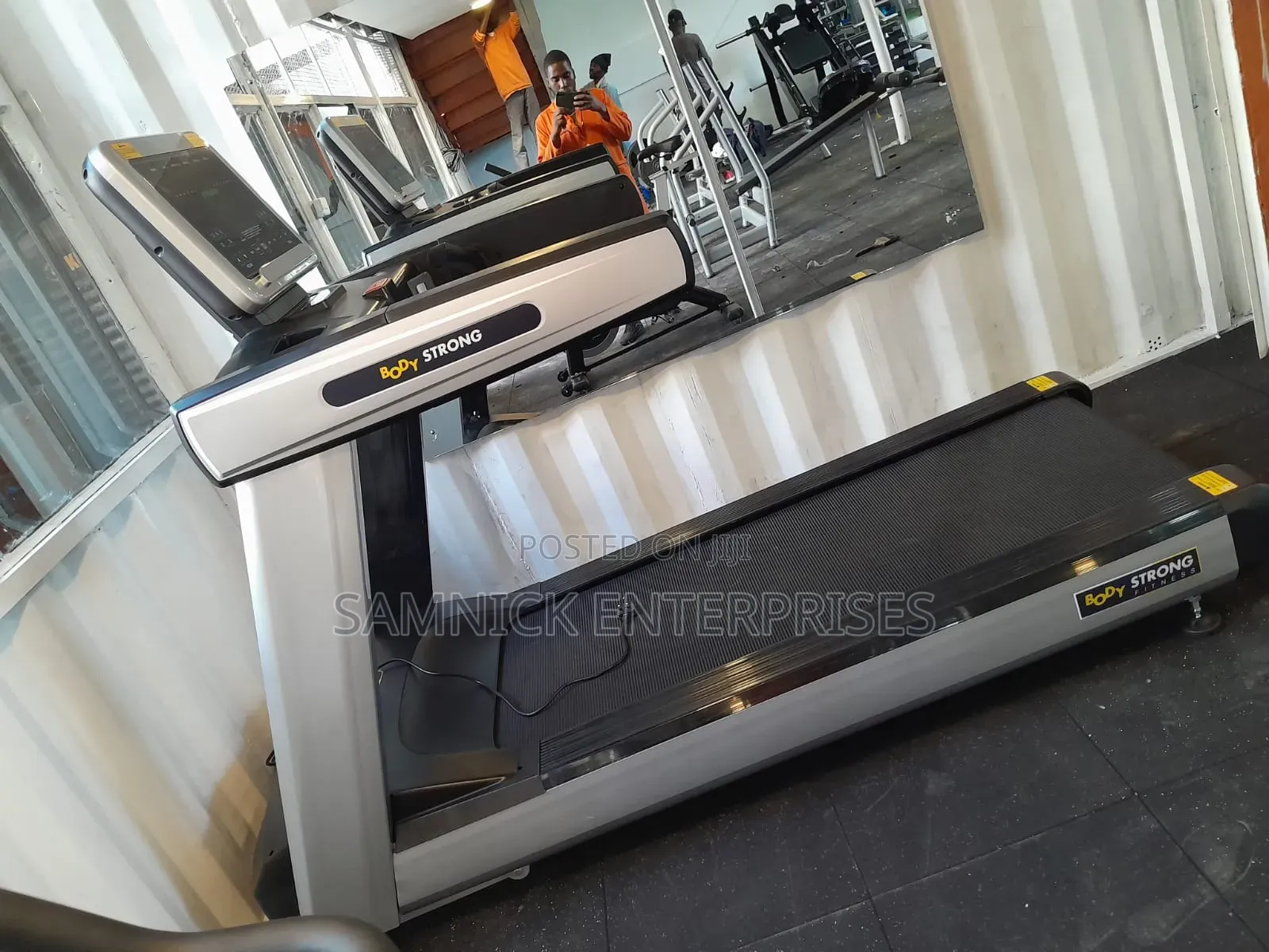 Heavy Duty Body Strong Commercial Treadmill