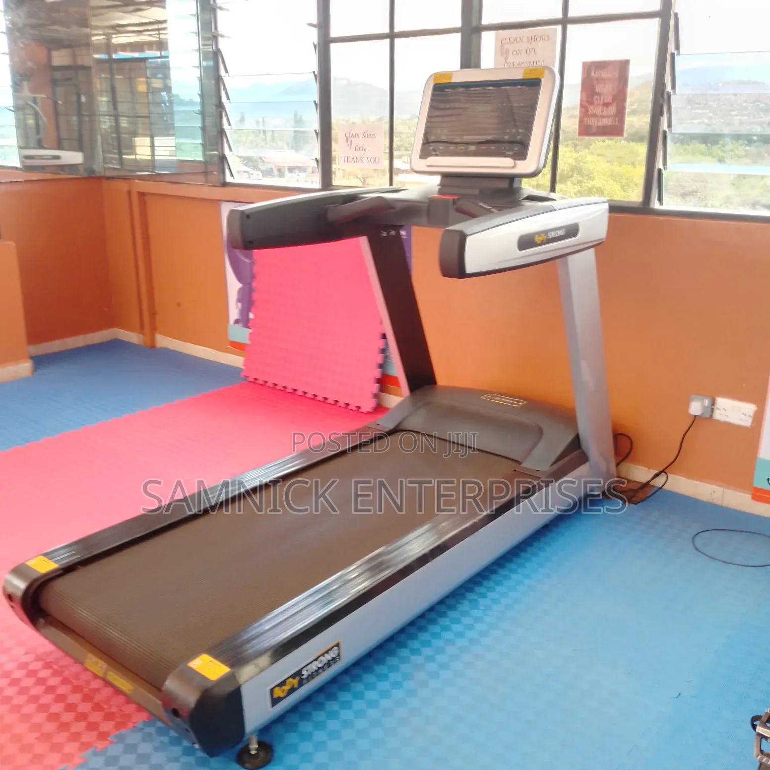 Heavy Duty Body Strong Commercial Treadmill