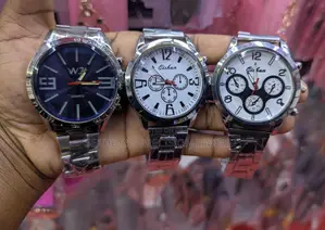 Men’s Stylish Metallic Quartz Watch