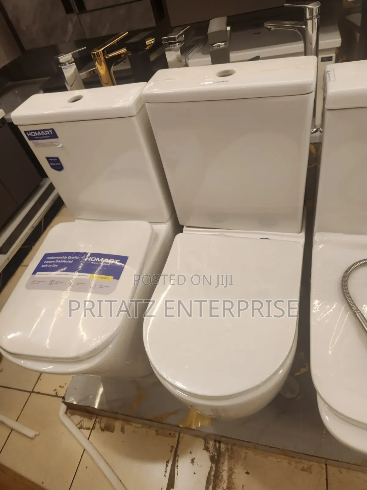 Frencia White Ceramic Toilets With Cistern and Seatcover