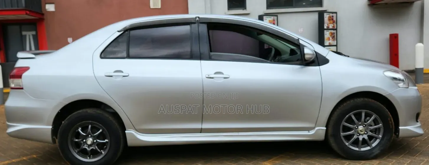 Toyota Belta 2009 Silver