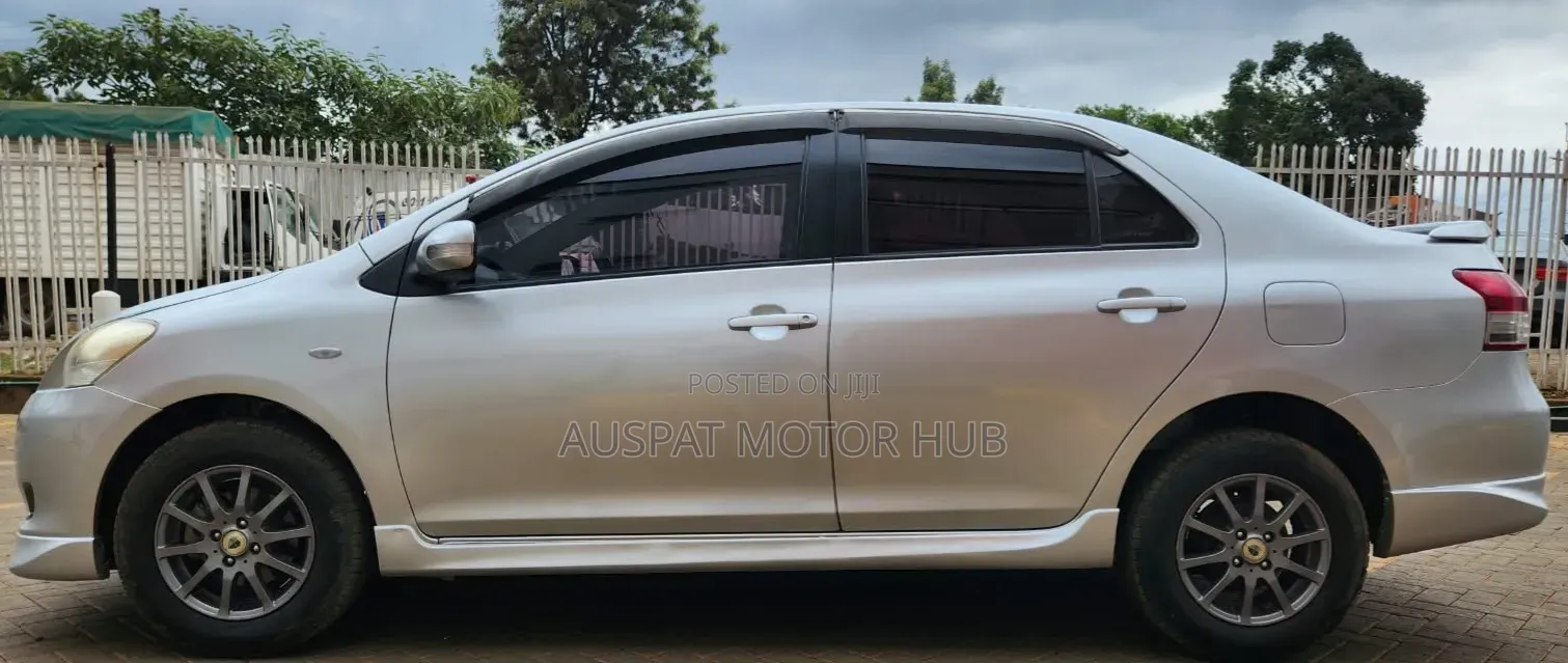 Toyota Belta 2009 Silver