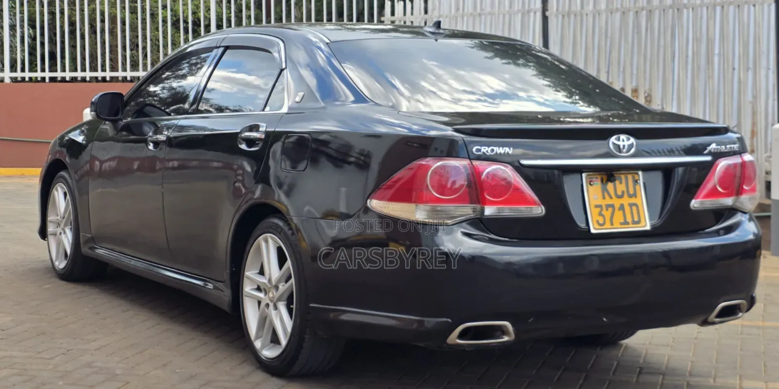 Toyota Crown 2012 Black