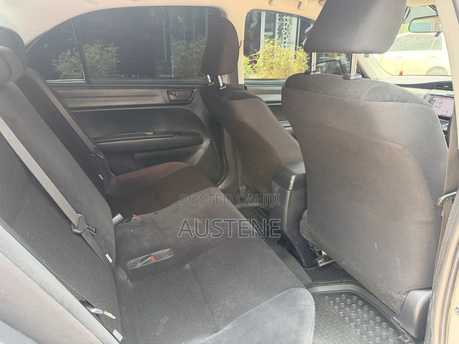 Toyota Axio 1.5 Hybrid 2WD 2019 Silver