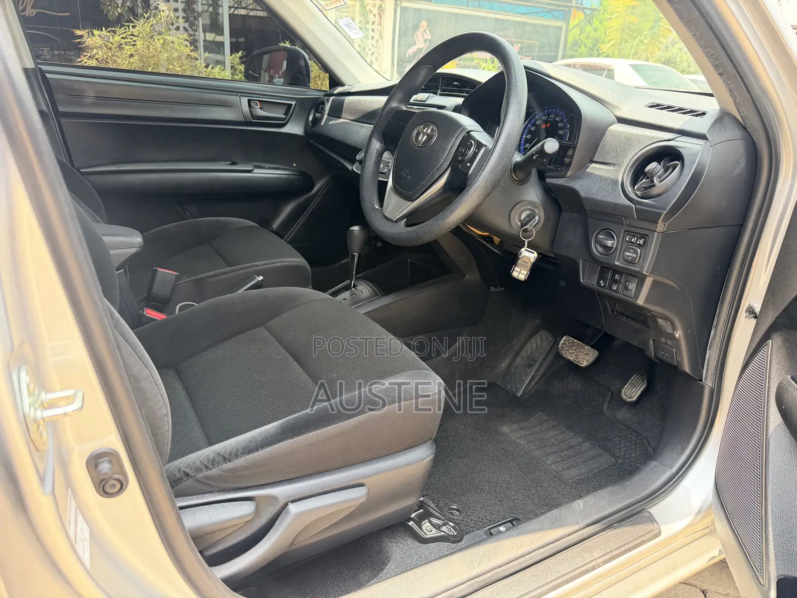 Toyota Axio 1.5 Hybrid 2WD 2019 Silver