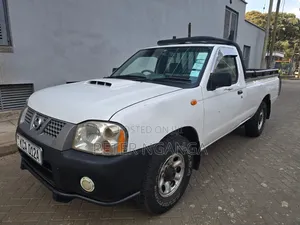 Nissan NP300 2013 White