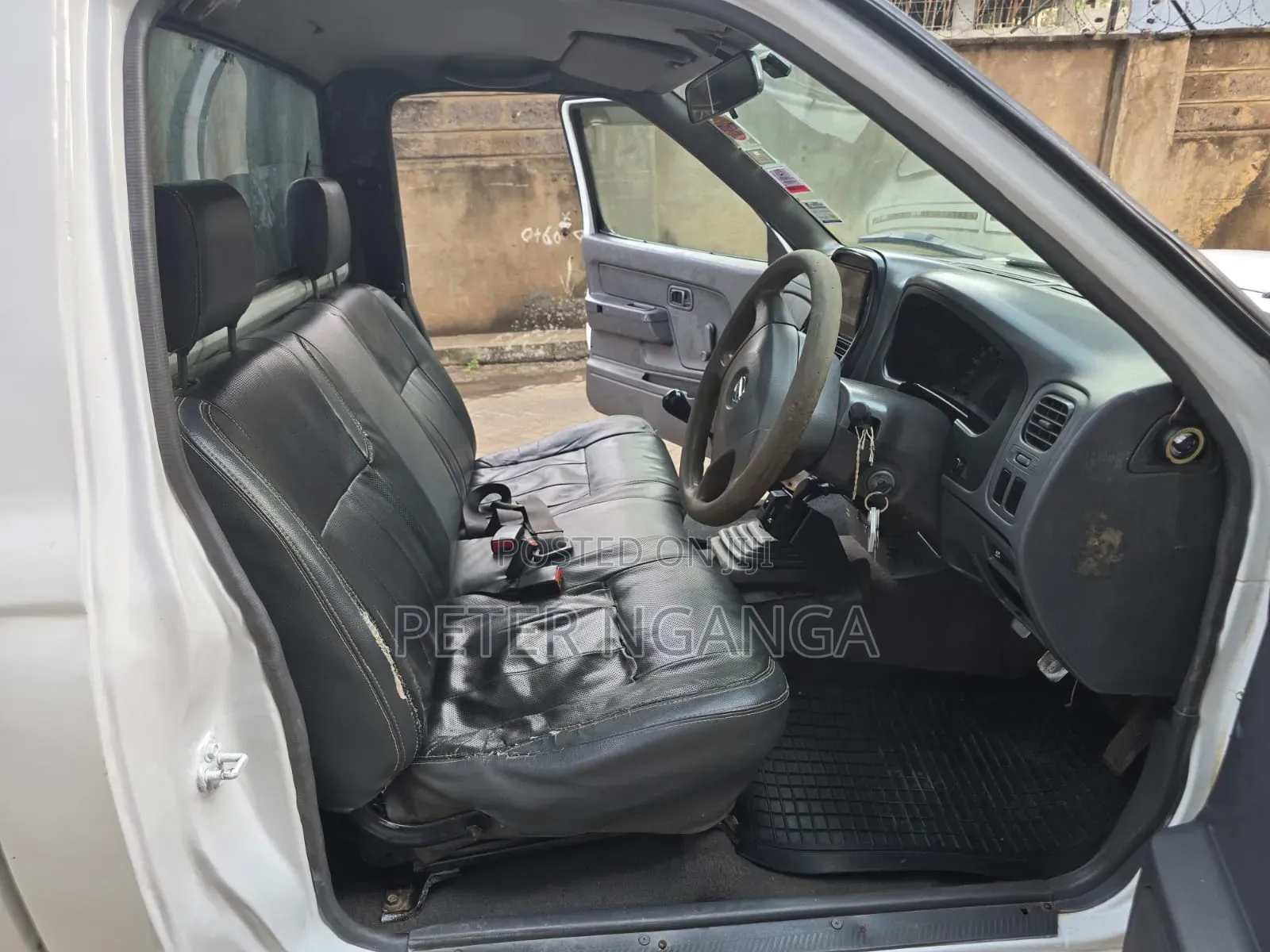 Nissan NP300 2013 White