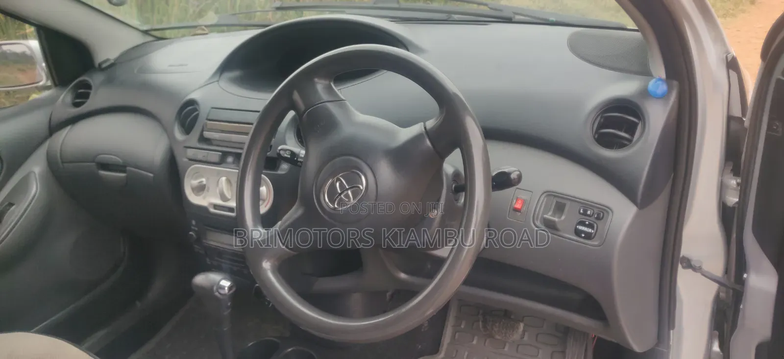 Toyota Vitz 2004 Silver