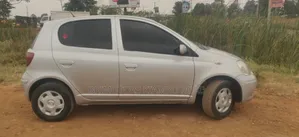 Toyota Vitz 2004 Silver