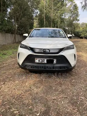 Toyota Harrier 2.0 2021 White