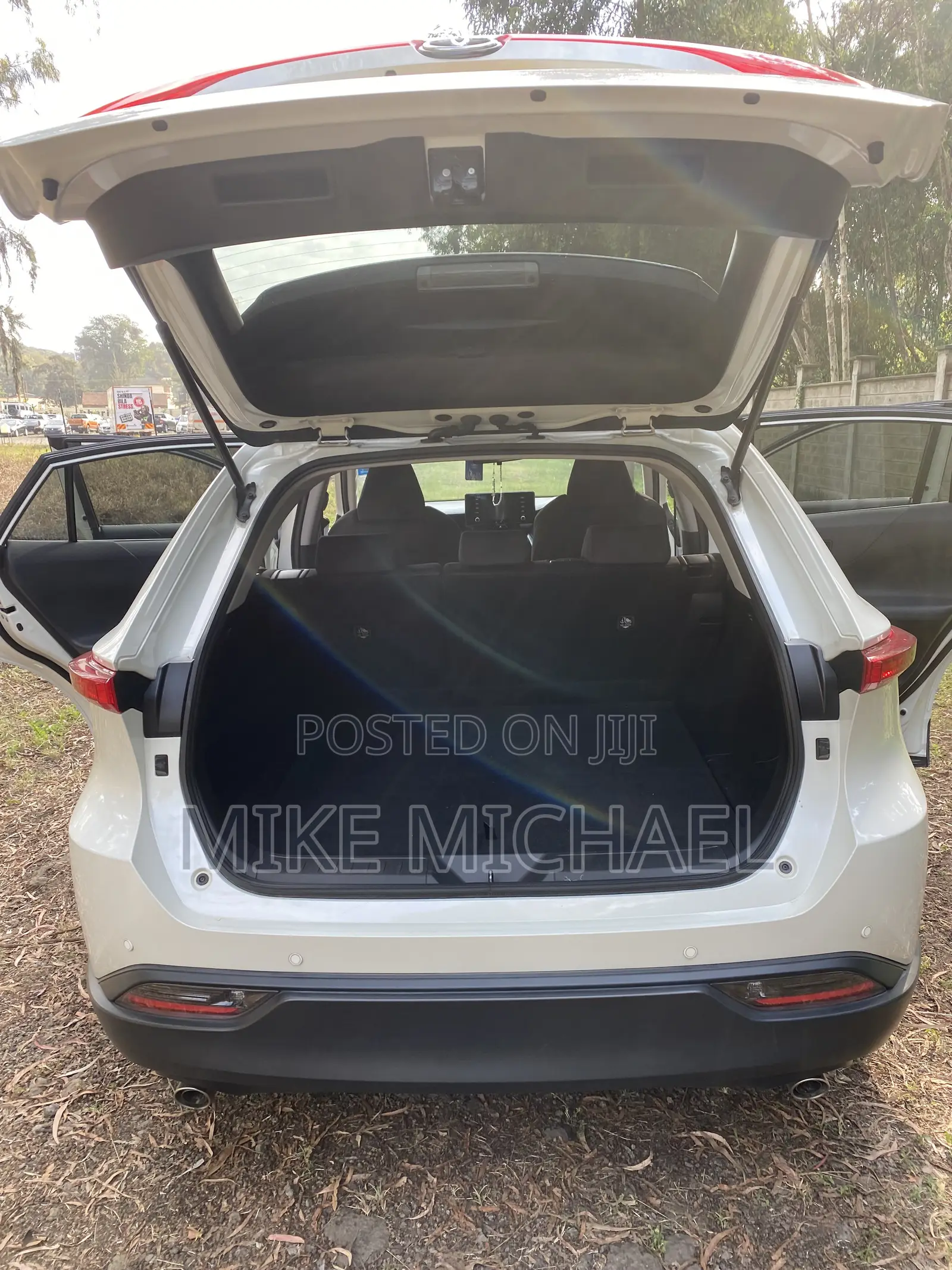 Toyota Harrier 2.0 2021 White