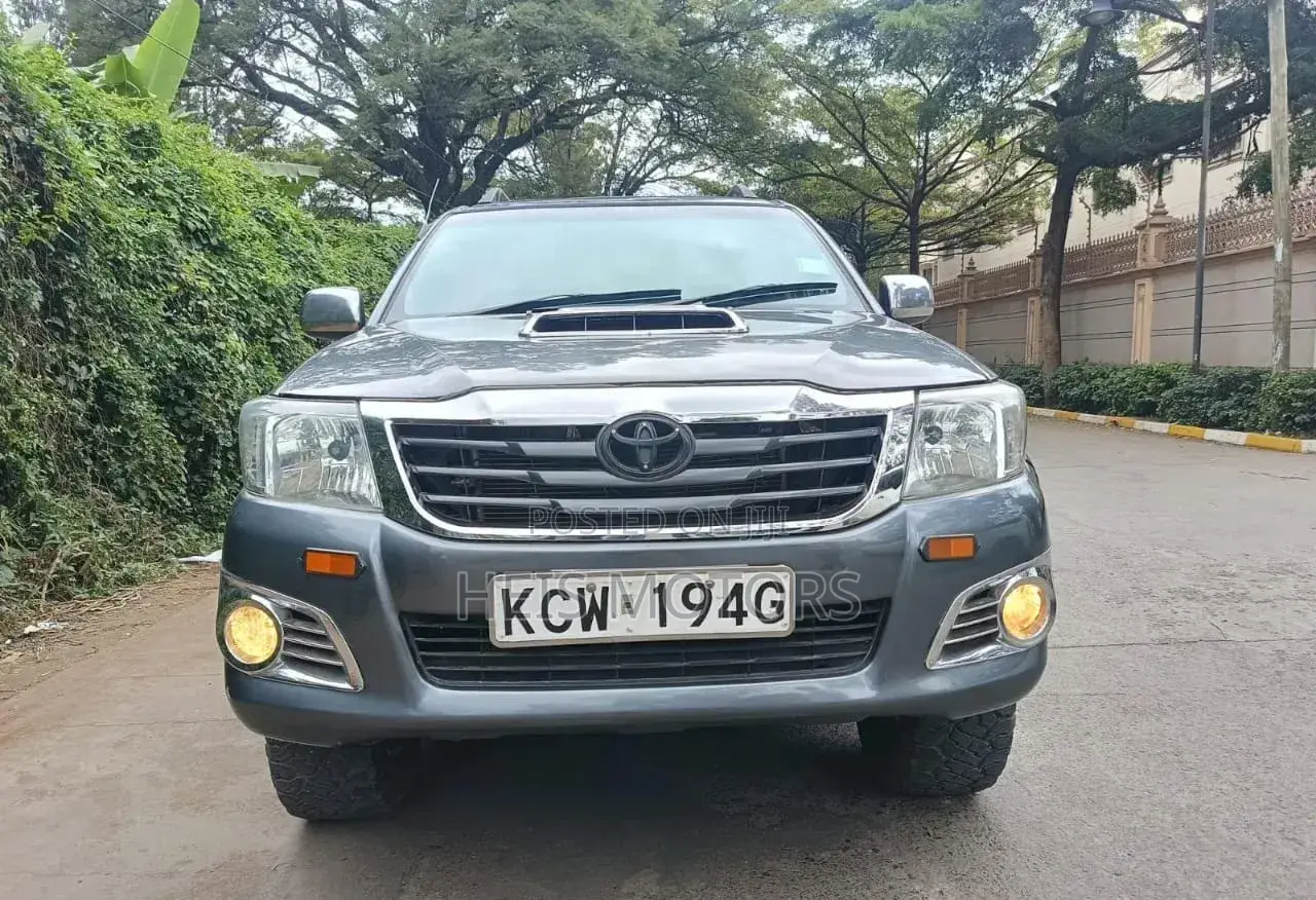 Toyota Hilux 2012 Gray