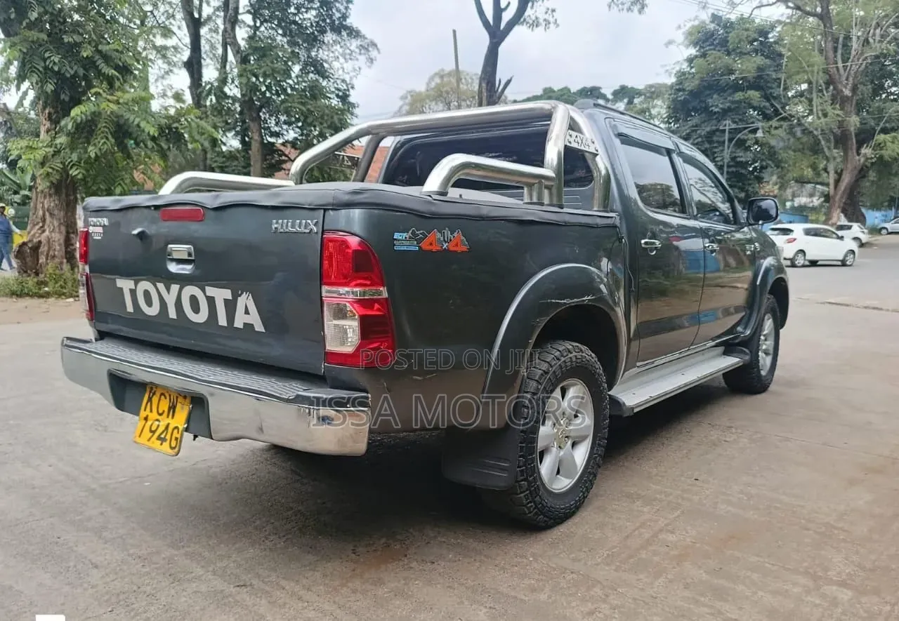 Toyota Hilux 2012 Gray