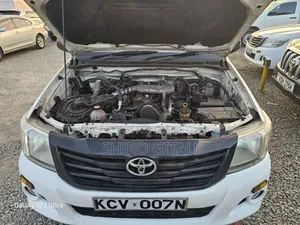 Toyota Hilux 2012 White
