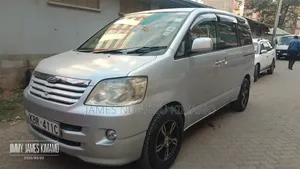 Toyota Noah 2005 Silver