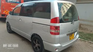 Toyota Noah 2005 Silver