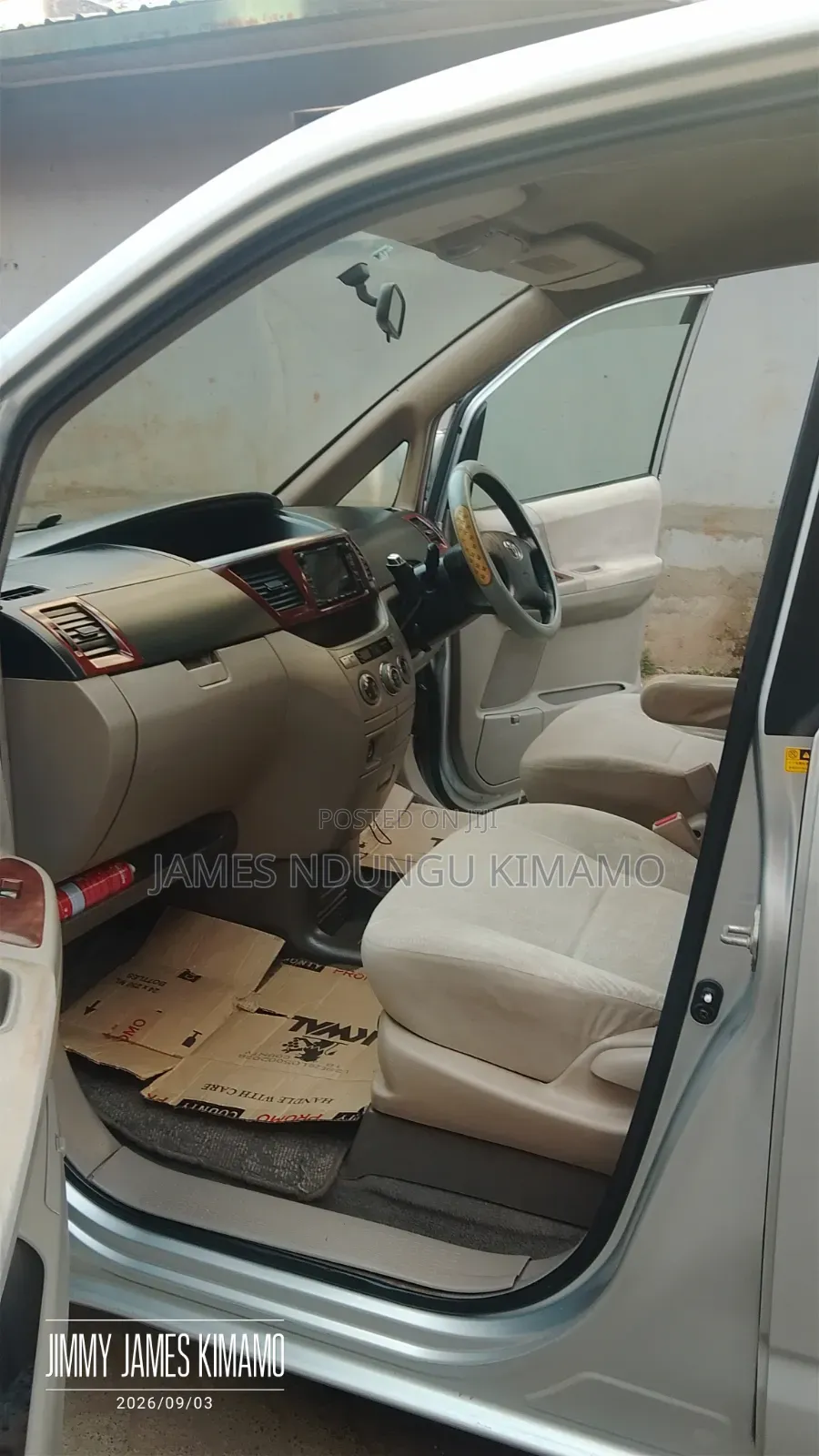 Toyota Noah 2005 Silver
