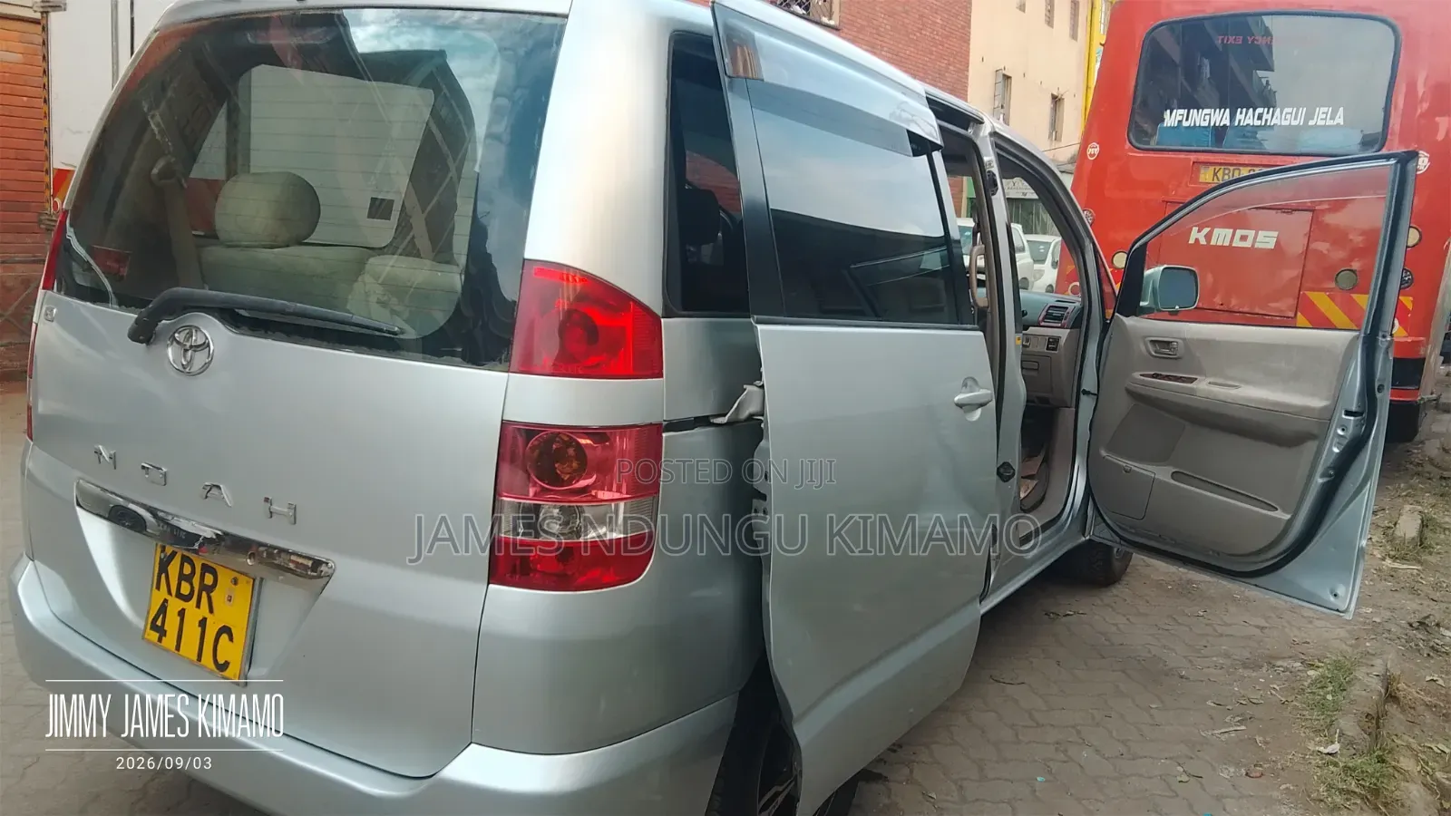 Toyota Noah 2005 Silver
