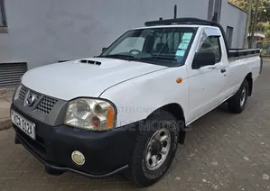 Nissan Hardbody 2013 White