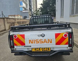 Nissan Hardbody 2013 White