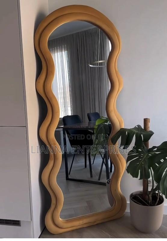 Desktop Wavy Mirror - main view