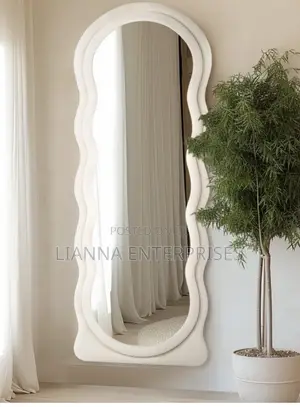 Desktop Wavy Mirror