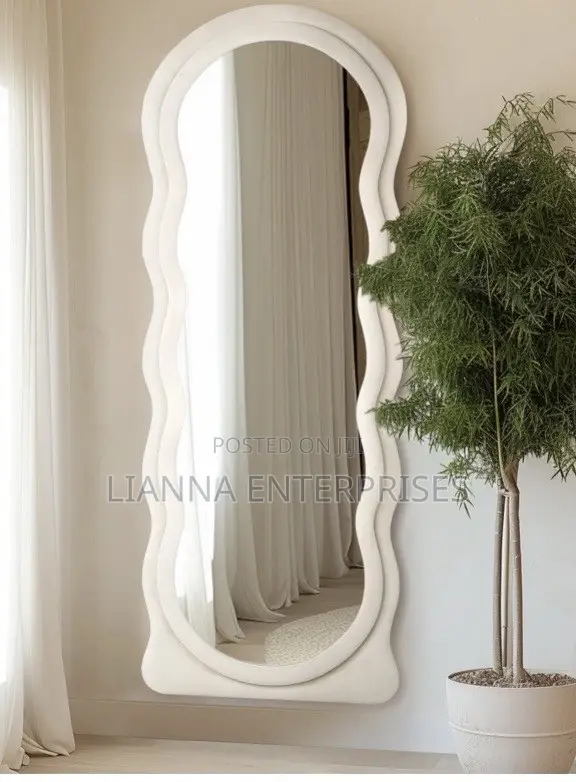 Desktop Wavy Mirror