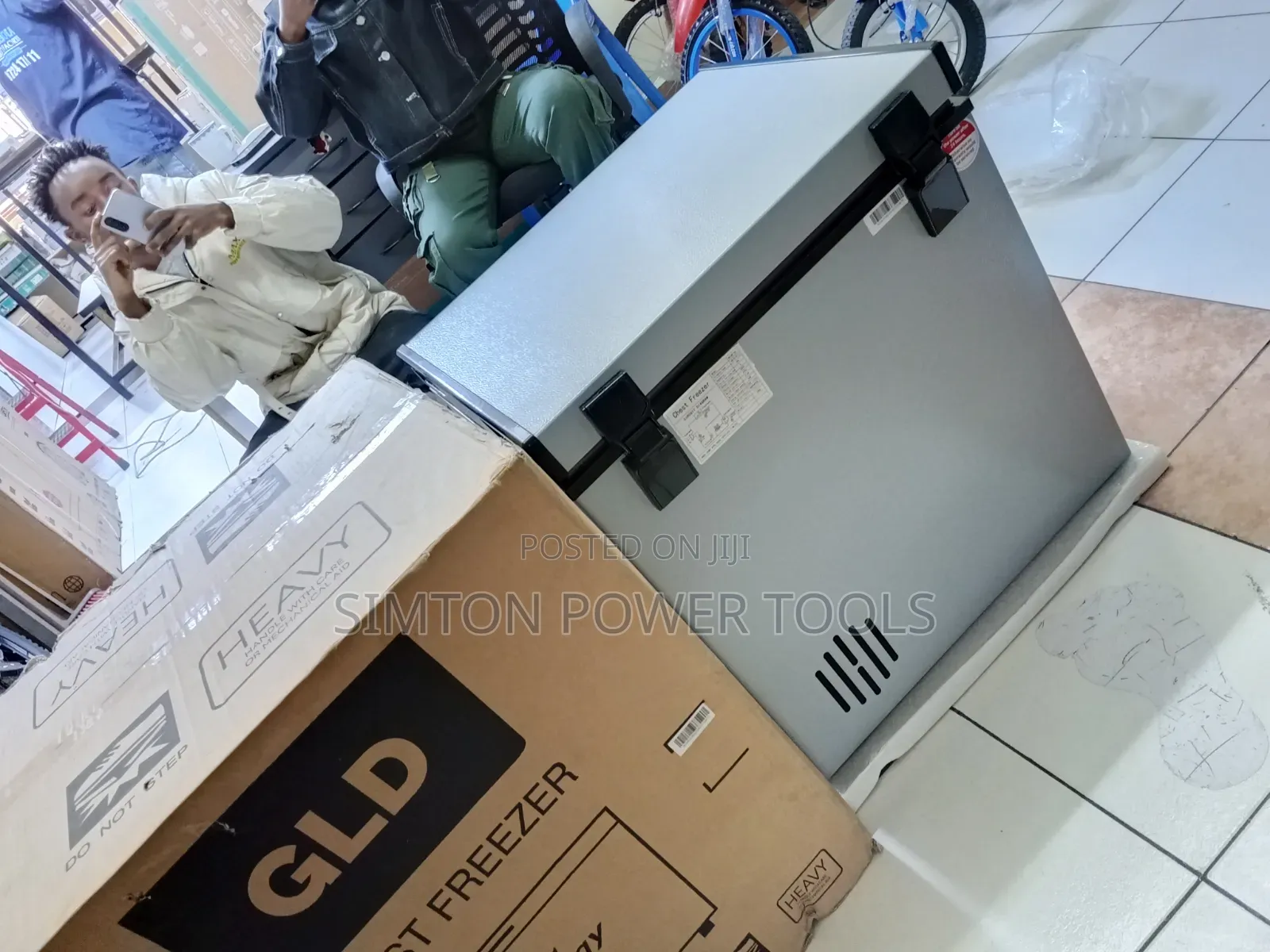 GLD 60-Litre Compact Energy Efficient Chest Freezer....