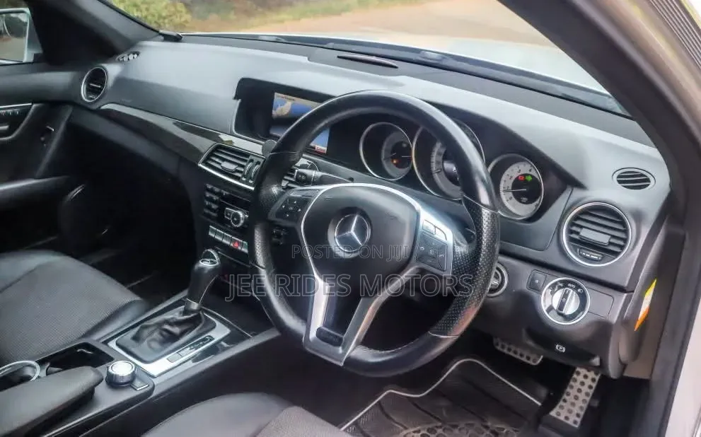 Mercedes-Benz C200 2014