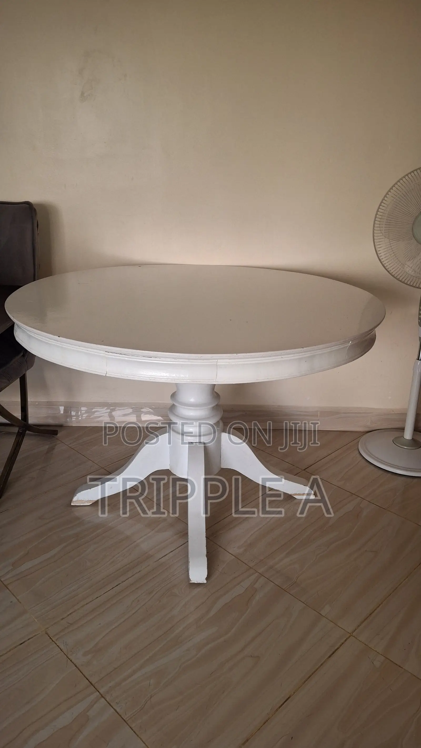 Round Dinning Table