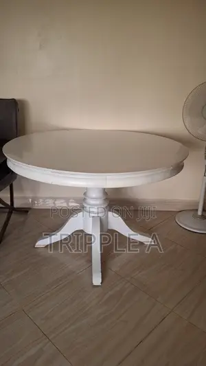 Round Dinning Table