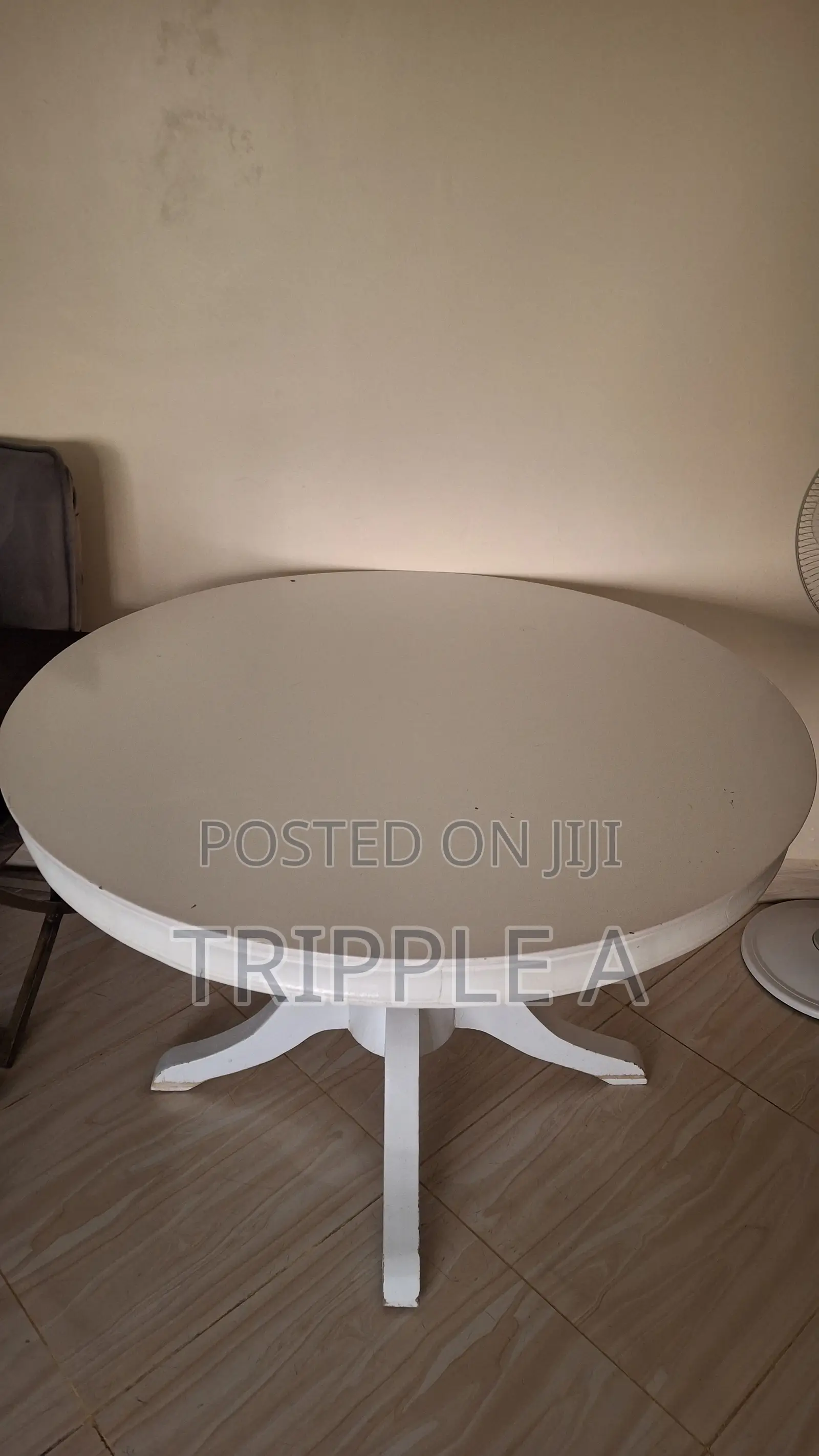 Round Dinning Table