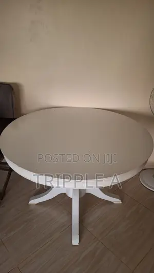 Round Dinning Table