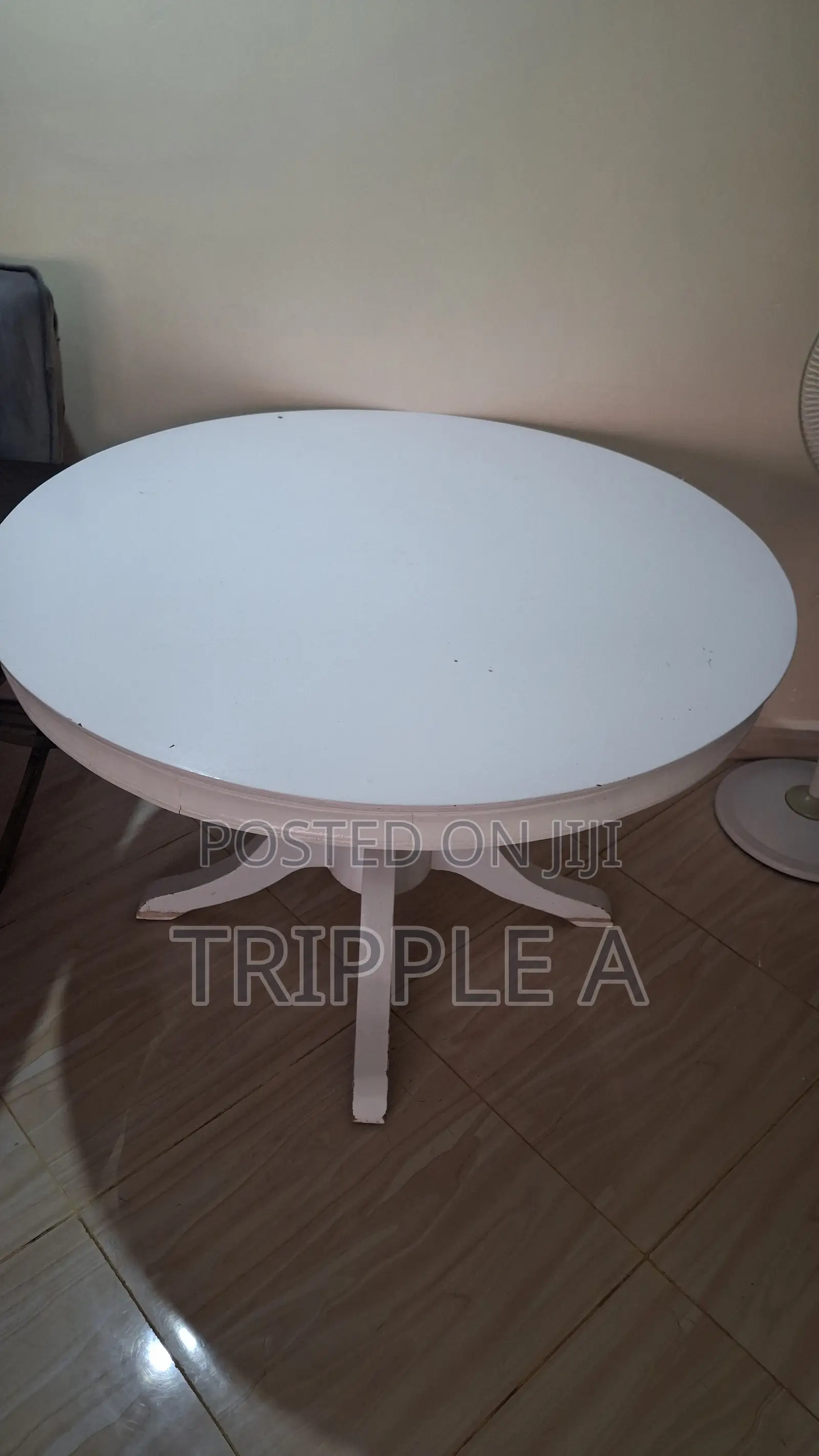 Round Dinning Table