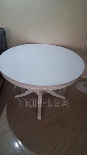 Round Dinning Table