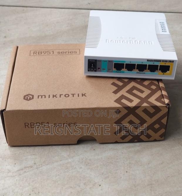 MikroTik RouterBoard RB951Ui-2HnD 5-Port Wireless Router - main view