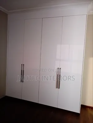 Wardrobe Fundi Open and Closed Wardrobe