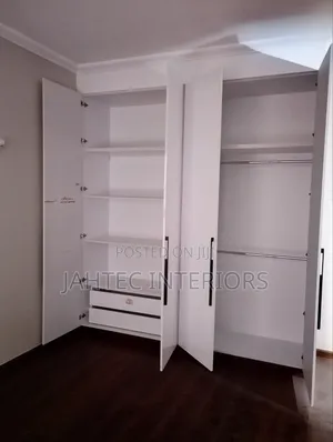 Wardrobe Fundi Open and Closed Wardrobe