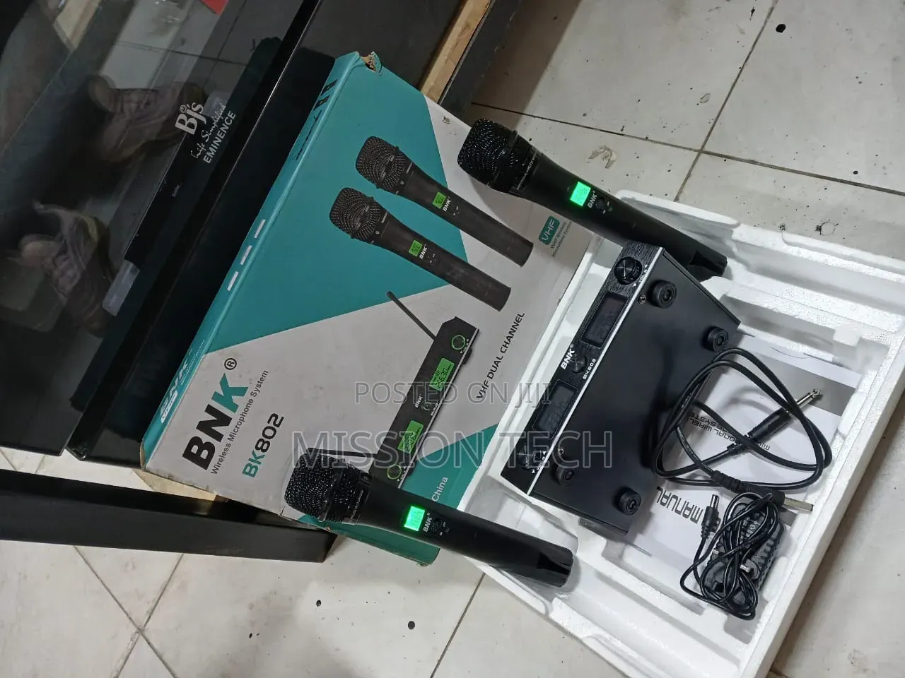BNK BK802 Dual Channel VHF Wireless Microphone System