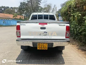 Toyota Hilux 3.0 D-4D Double Cab 4x4 Raider 2007 Off white