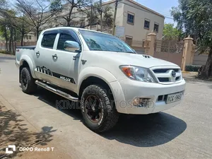 Toyota Hilux 3.0 D-4D Double Cab 4x4 Raider 2007 Off white