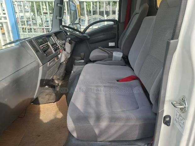 Isuzu Urban Tipper 2019 - thumbnail 3