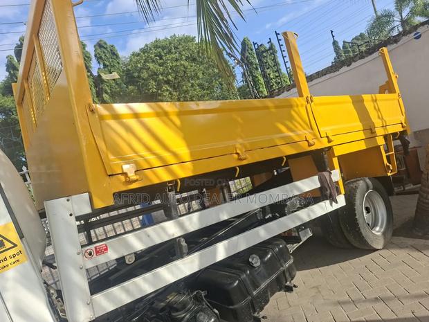 Isuzu Urban Tipper 2019 - thumbnail 4