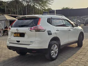 Nissan X-Trail 2.0 Petrol FWD 2014 White