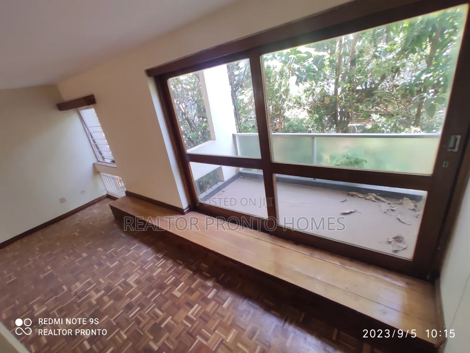 Commercial 3 Bedrooms Duplex Apartment