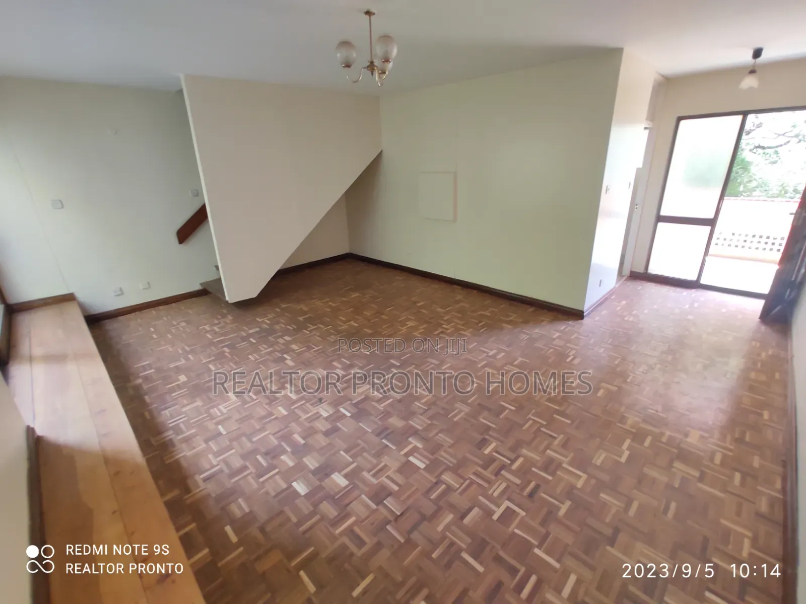 Commercial 3 Bedrooms Duplex Apartment