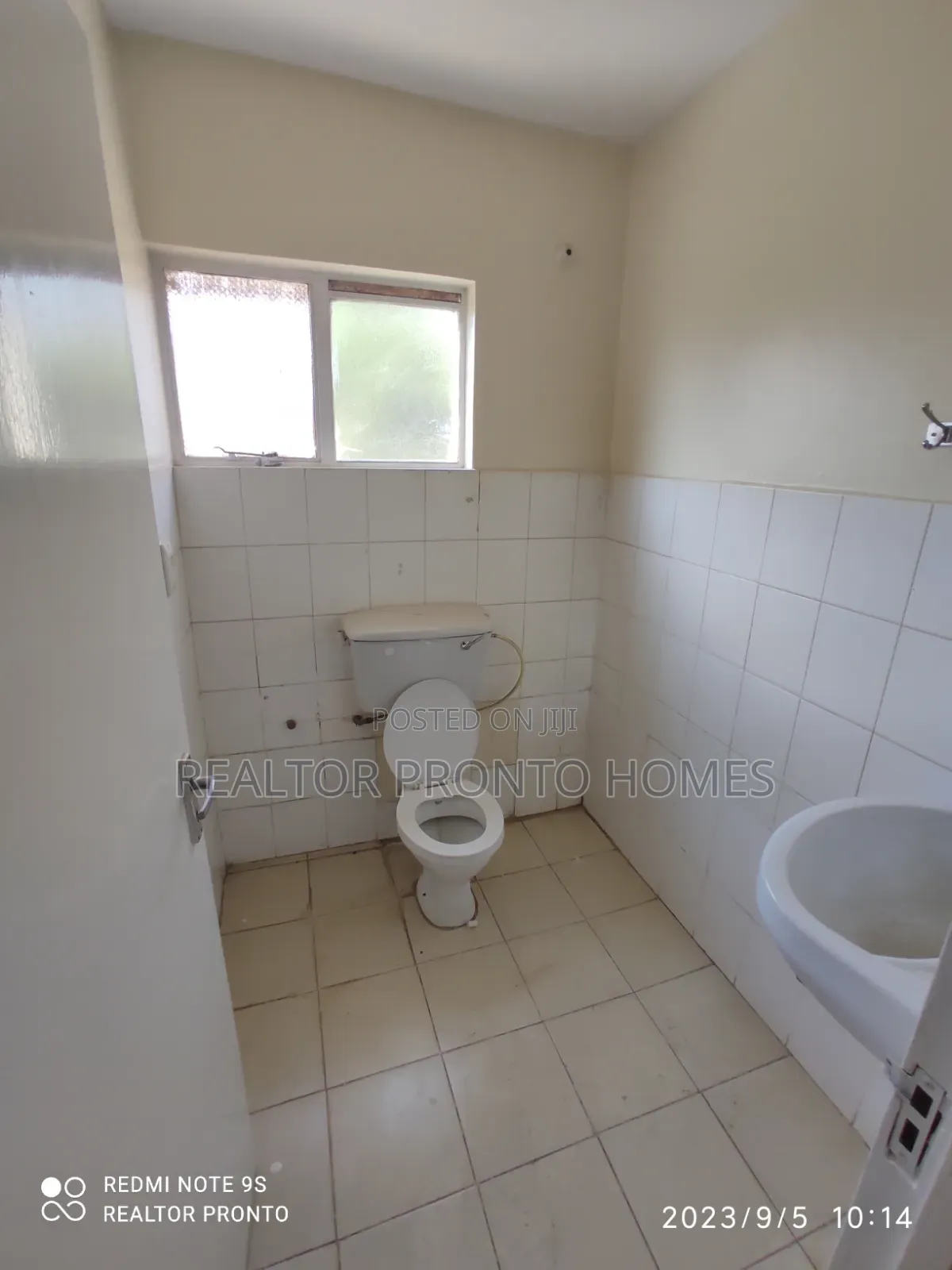 Commercial 3 Bedrooms Duplex Apartment