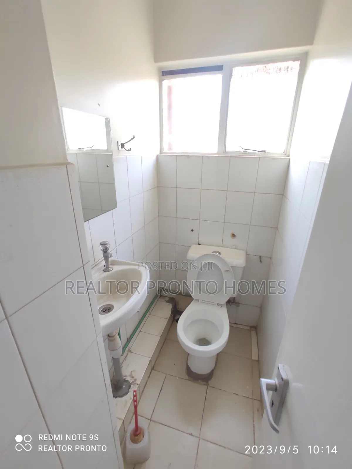 Commercial 3 Bedrooms Duplex Apartment
