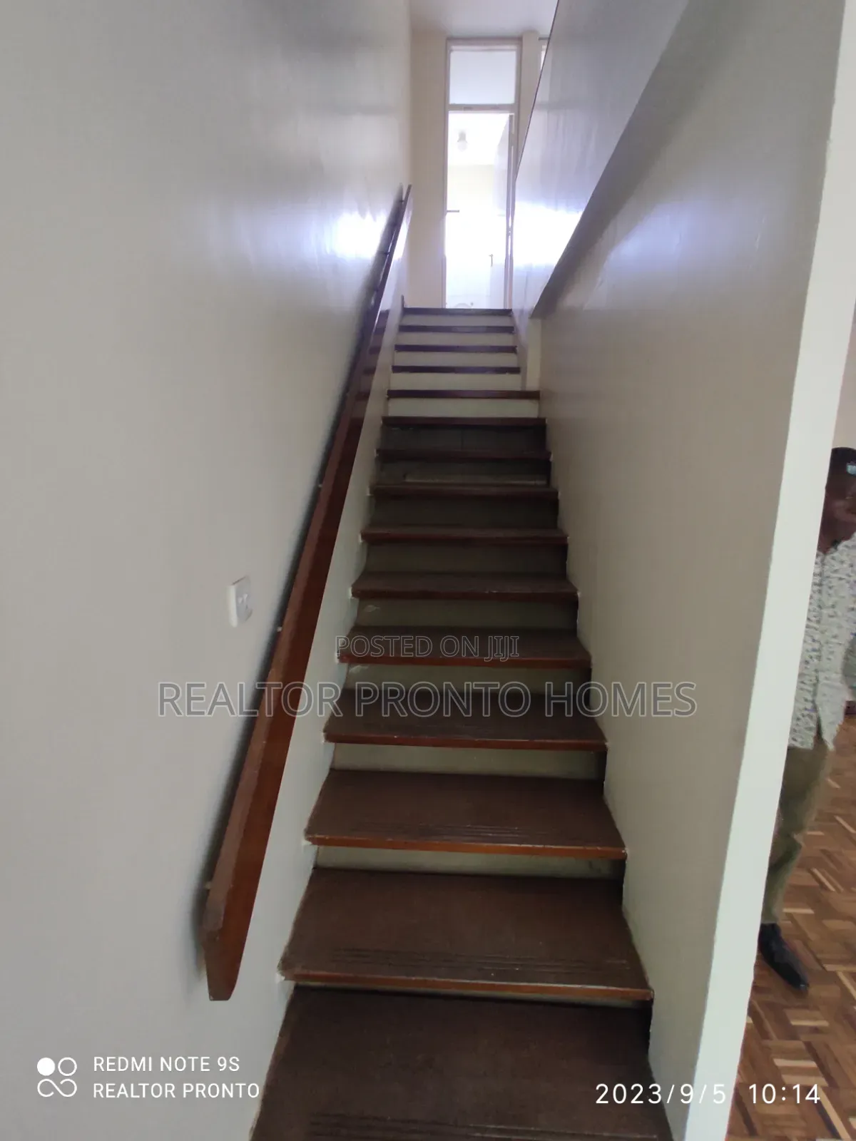 Commercial 3 Bedrooms Duplex Apartment