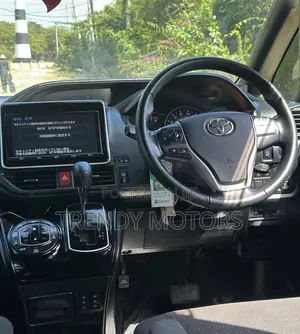 Toyota Noah 2018 White